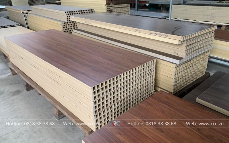 phoi cua nhua composite chat luong crcdoor (2)