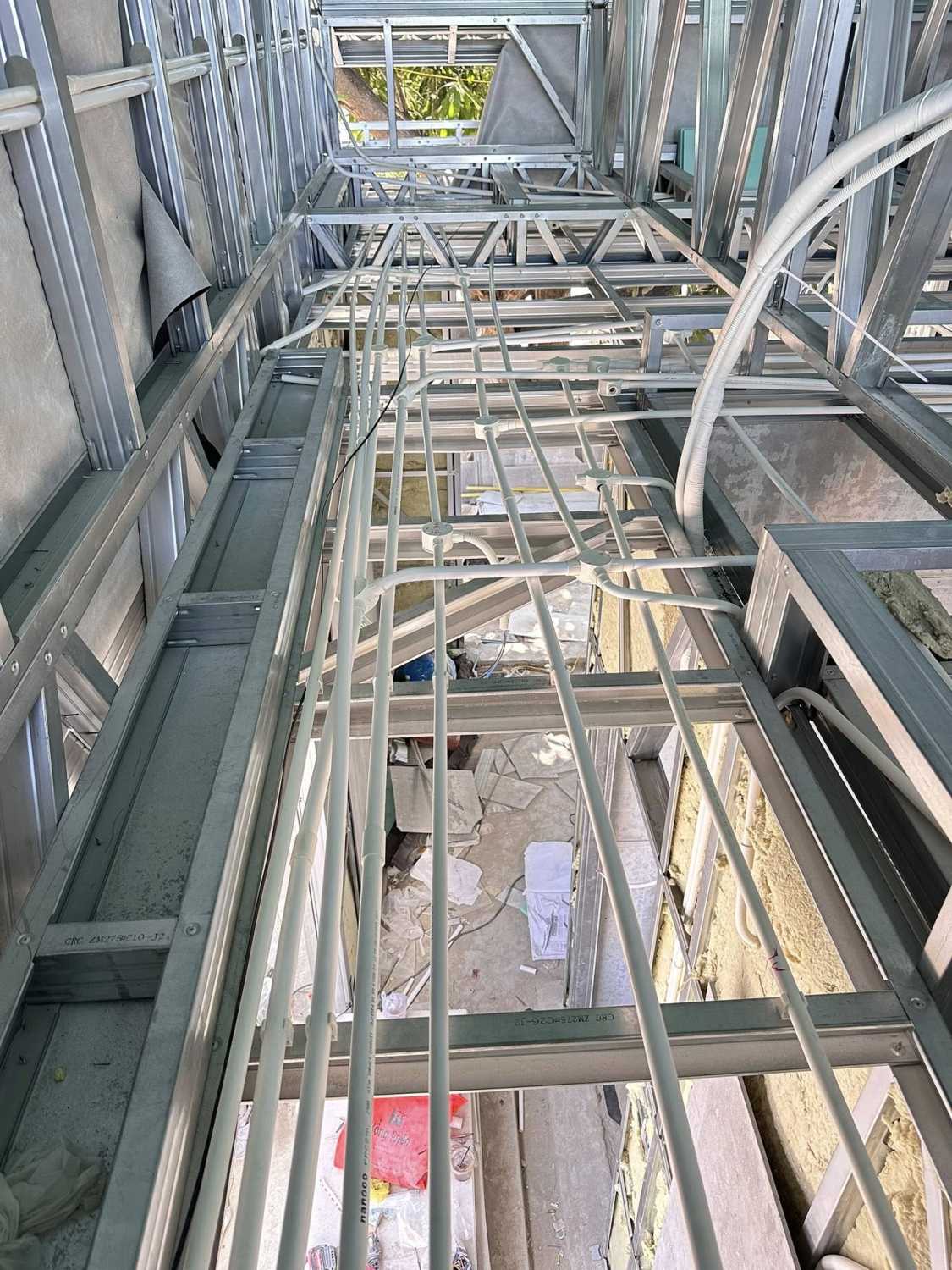 khung thép có bị rò điện không